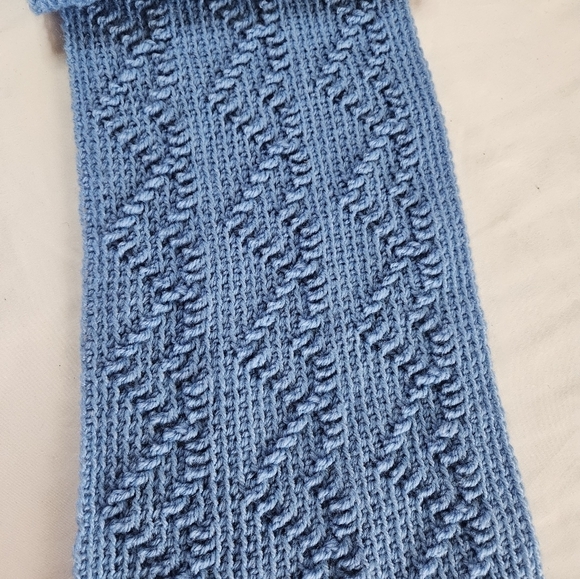 Hand knit scarves Crochet Blue Double cable stitch Triangular pattern with Tazel - Picture 12 of 16